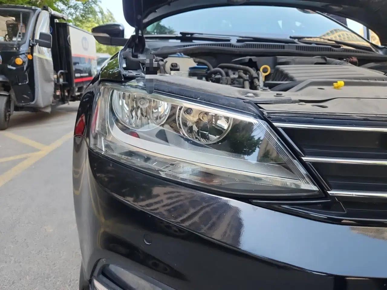 Volkswagen Sagitar 2015 230TSI Automatic Luxury Model — миниатюра 7