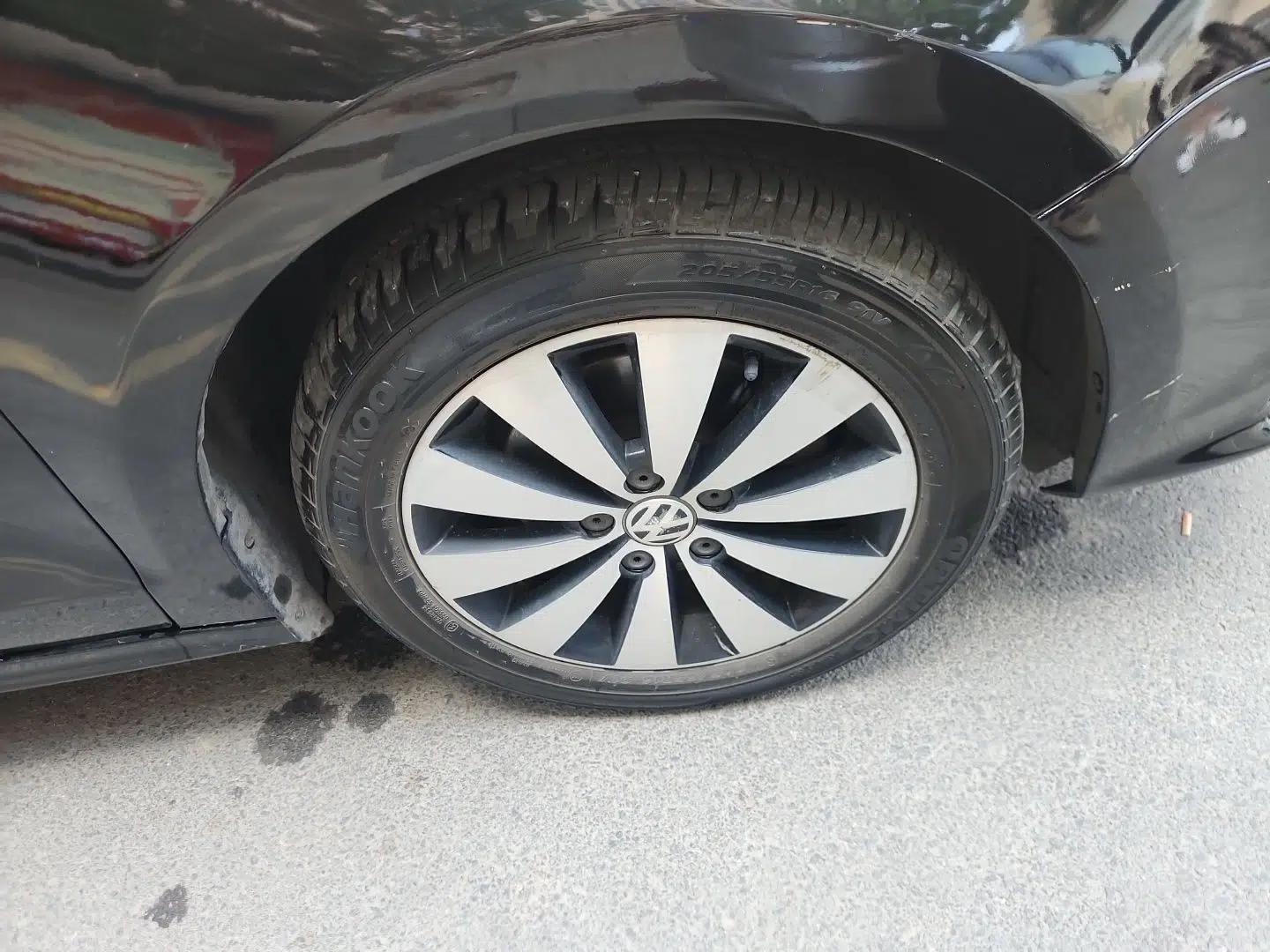 Volkswagen Sagitar 2015 230TSI Automatic Luxury Model — миниатюра 8