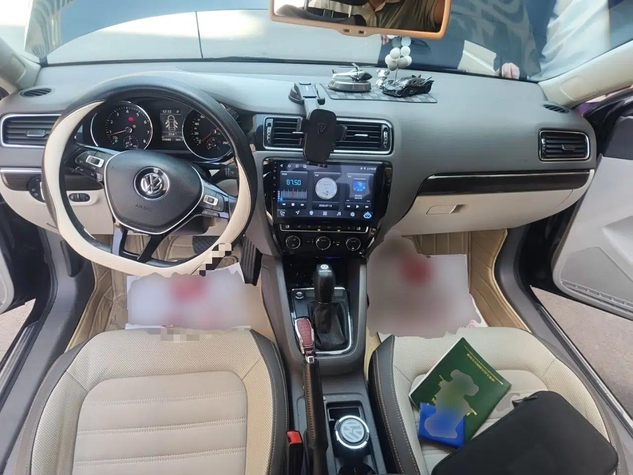 Volkswagen Sagitar 2015 230TSI Automatic Luxury Model — миниатюра 9