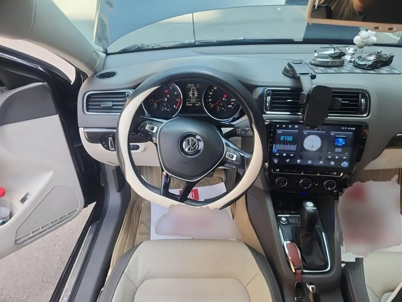Volkswagen Sagitar 2015 230TSI Automatic Luxury Model — миниатюра 10