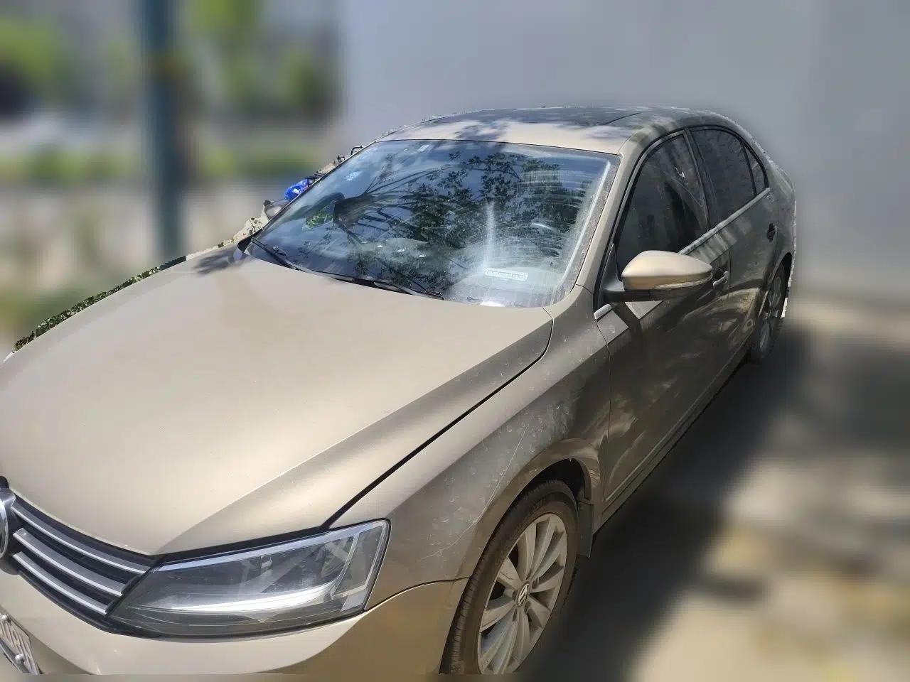 Volkswagen Sagitar 2015 1.6L Automatic Comfort Model — миниатюра 1