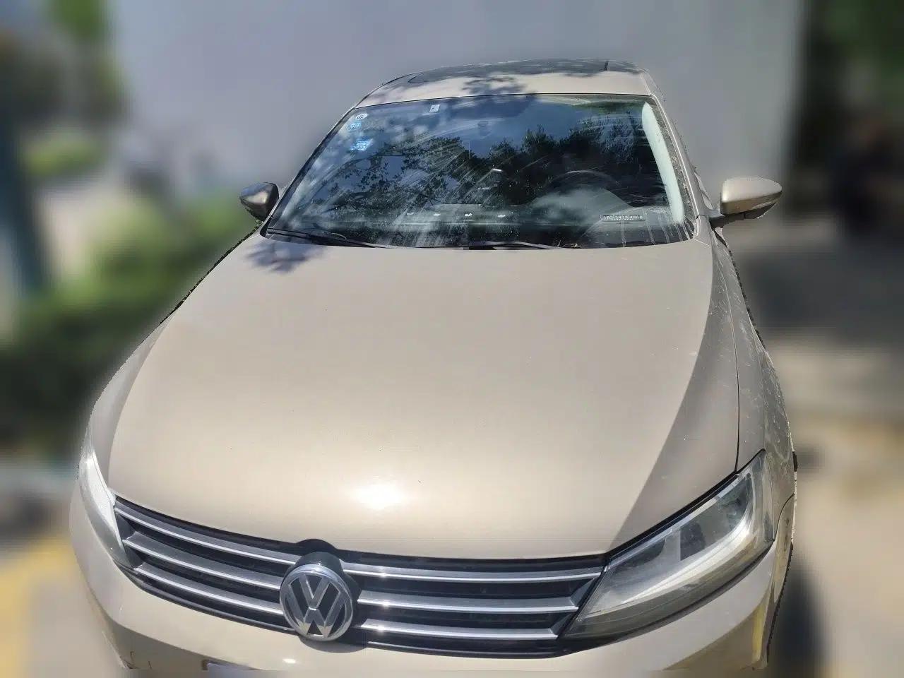 Volkswagen Sagitar 2015 1.6L Automatic Comfort Model — миниатюра 2