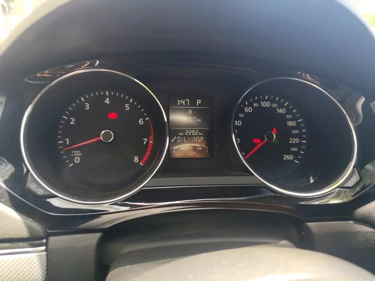 Volkswagen Sagitar 2015 1.6L Automatic Comfort Model — миниатюра 11