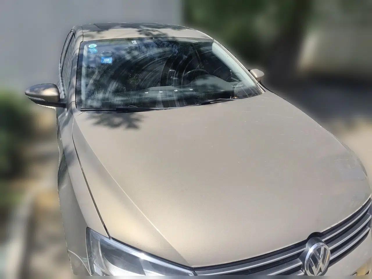 Volkswagen Sagitar 2015 1.6L Automatic Comfort Model — миниатюра 3