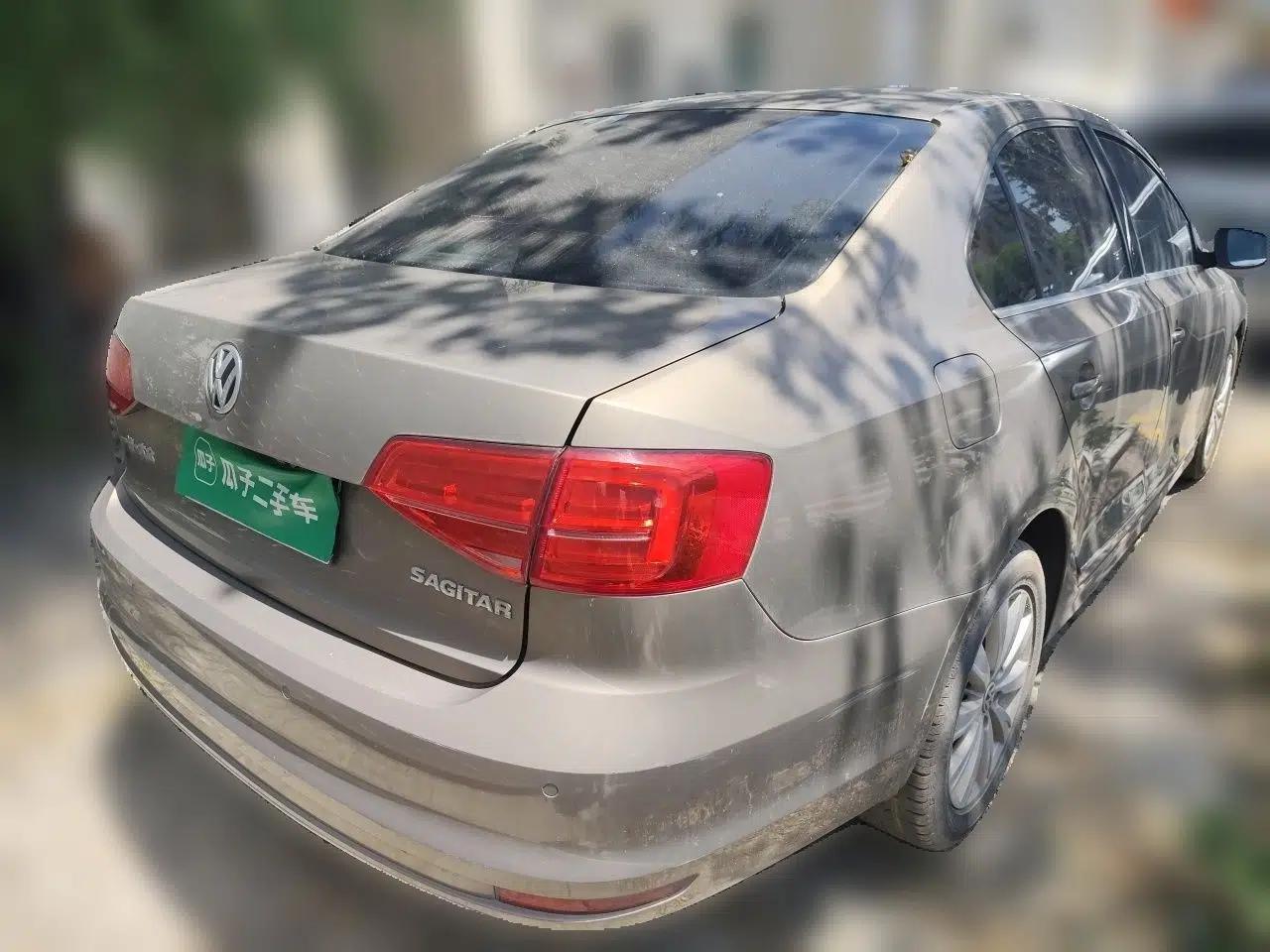 Volkswagen Sagitar 2015 1.6L Automatic Comfort Model — миниатюра 6