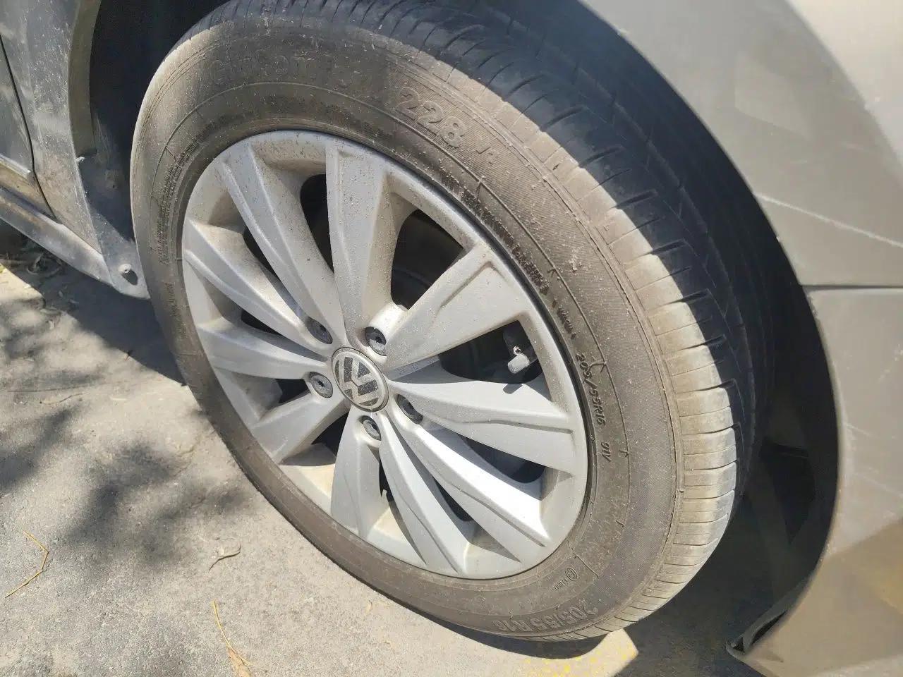 Volkswagen Sagitar 2015 1.6L Automatic Comfort Model — миниатюра 8