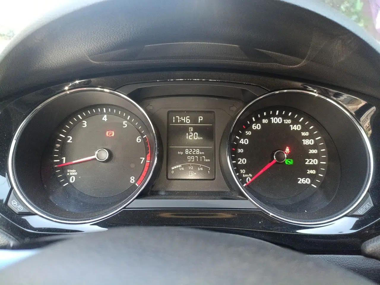 Volkswagen Sagitar 2018 1.6L Automatic Comfort Model — миниатюра 11