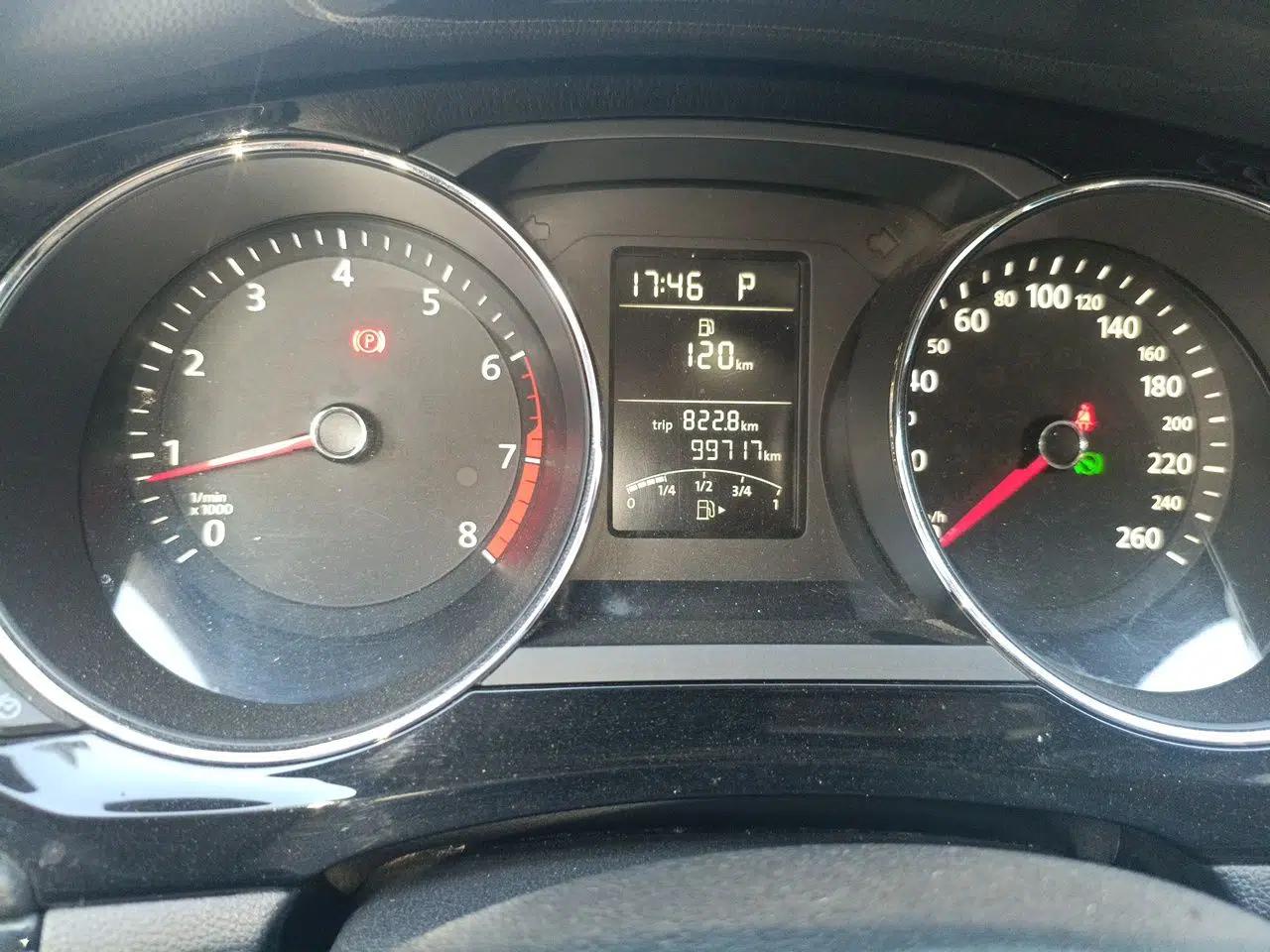 Volkswagen Sagitar 2018 1.6L Automatic Comfort Model — миниатюра 12
