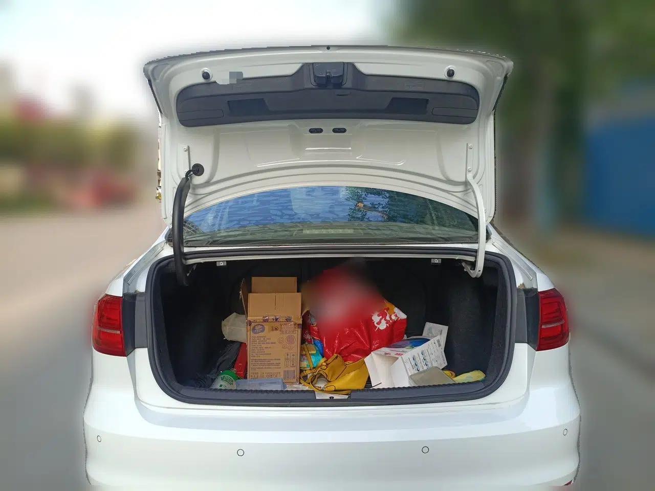 Volkswagen Sagitar 2018 1.6L Automatic Comfort Model — миниатюра 19