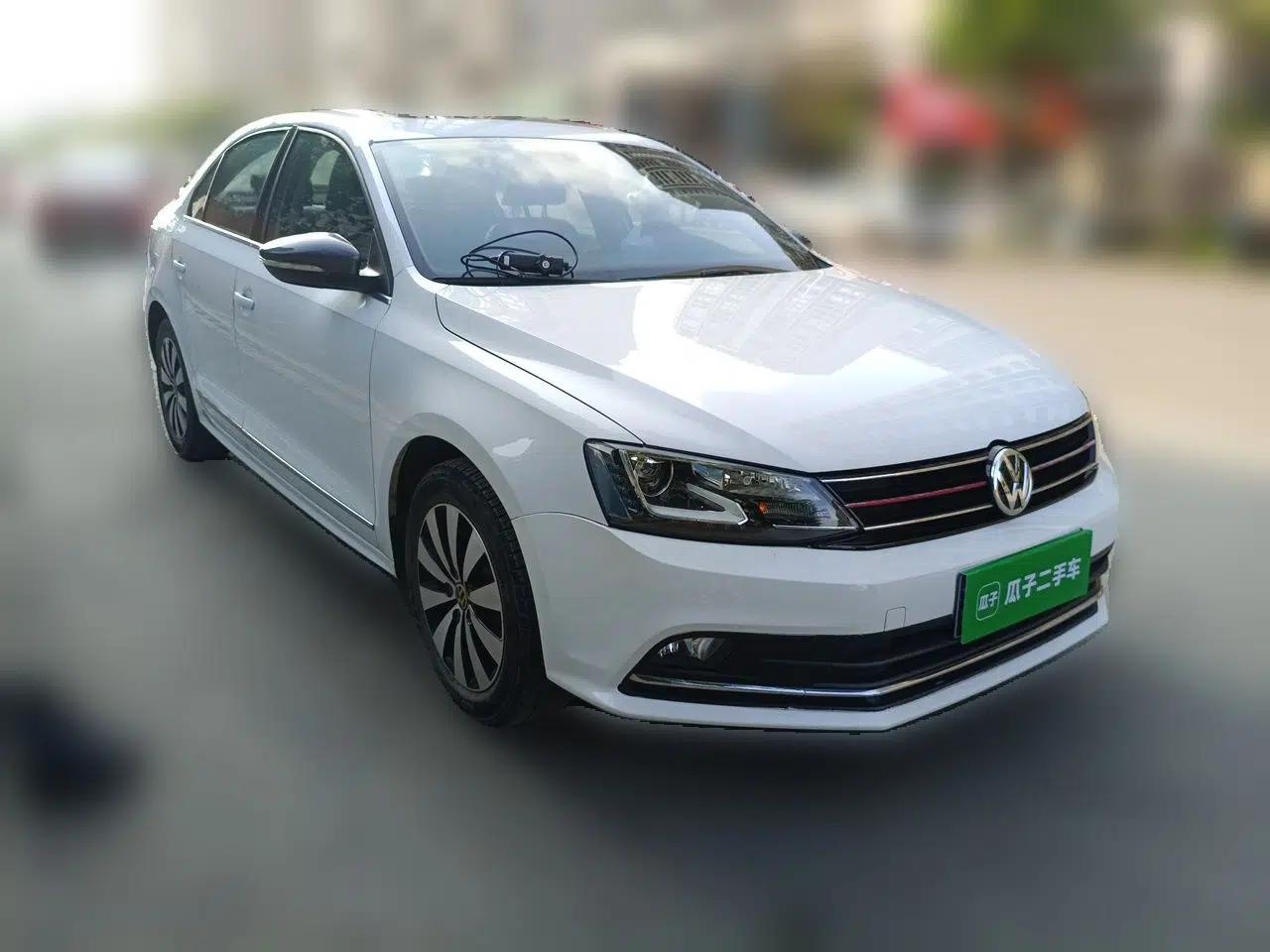 Volkswagen Sagitar 2018 1.6L Automatic Comfort Model — миниатюра 3