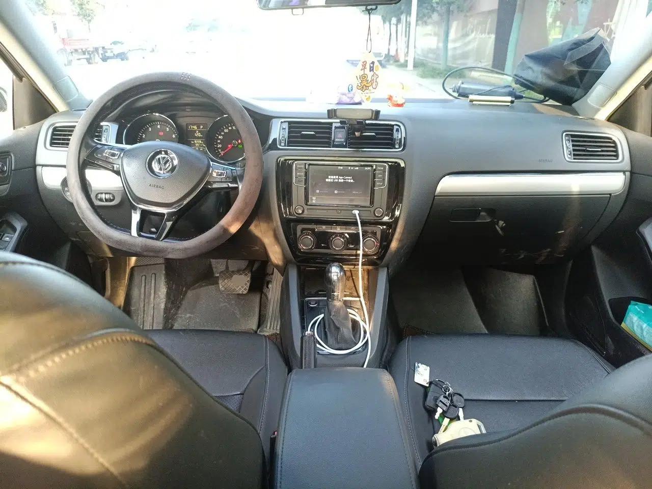 Volkswagen Sagitar 2018 1.6L Automatic Comfort Model — миниатюра 9