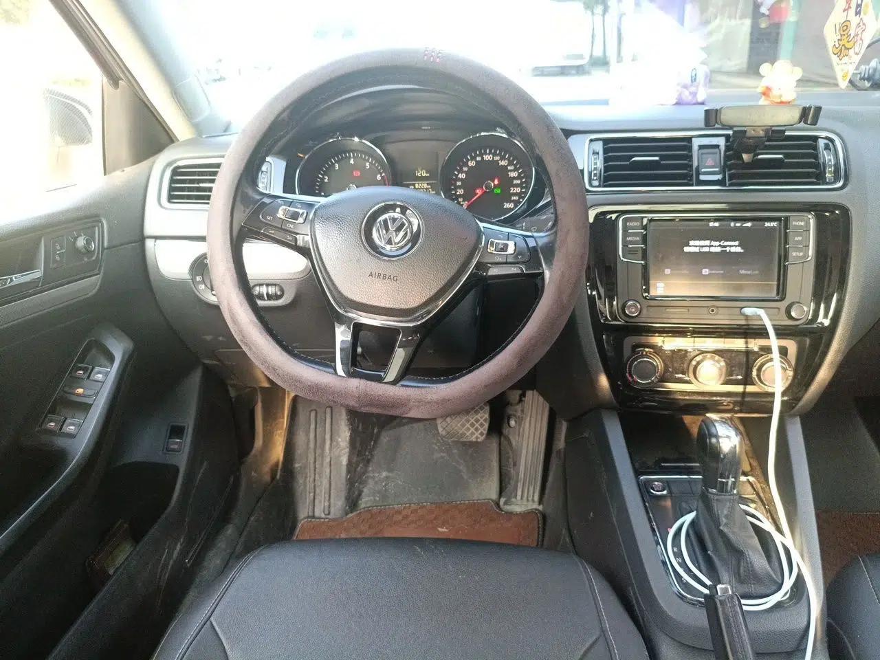 Volkswagen Sagitar 2018 1.6L Automatic Comfort Model — миниатюра 10