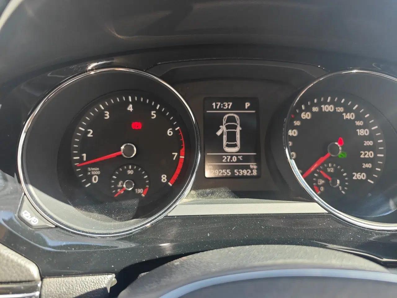 Volkswagen Sagitar 2017 230TSI Automatic Luxury Edition — миниатюра 11