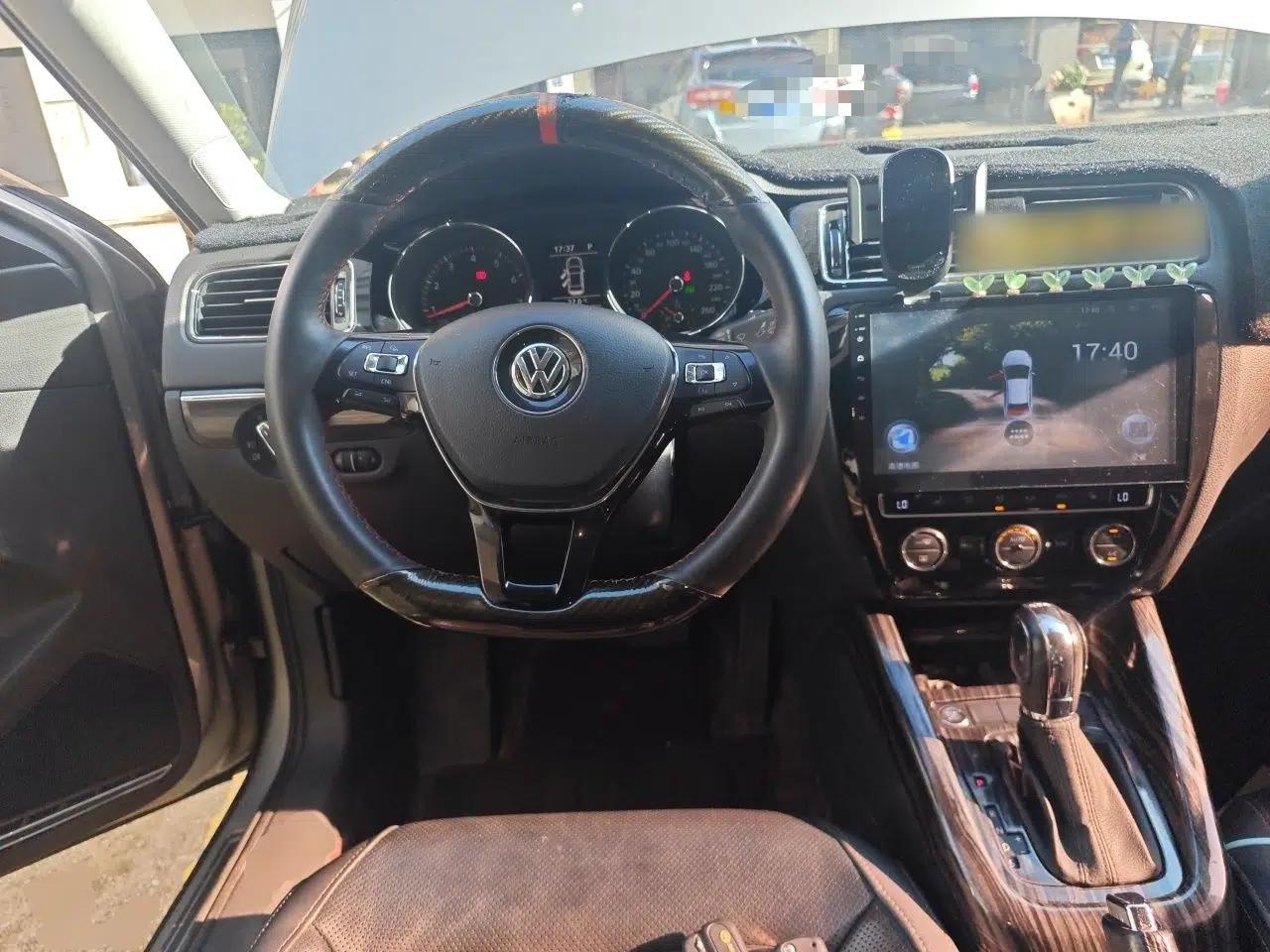 Volkswagen Sagitar 2017 230TSI Automatic Luxury Edition — миниатюра 10