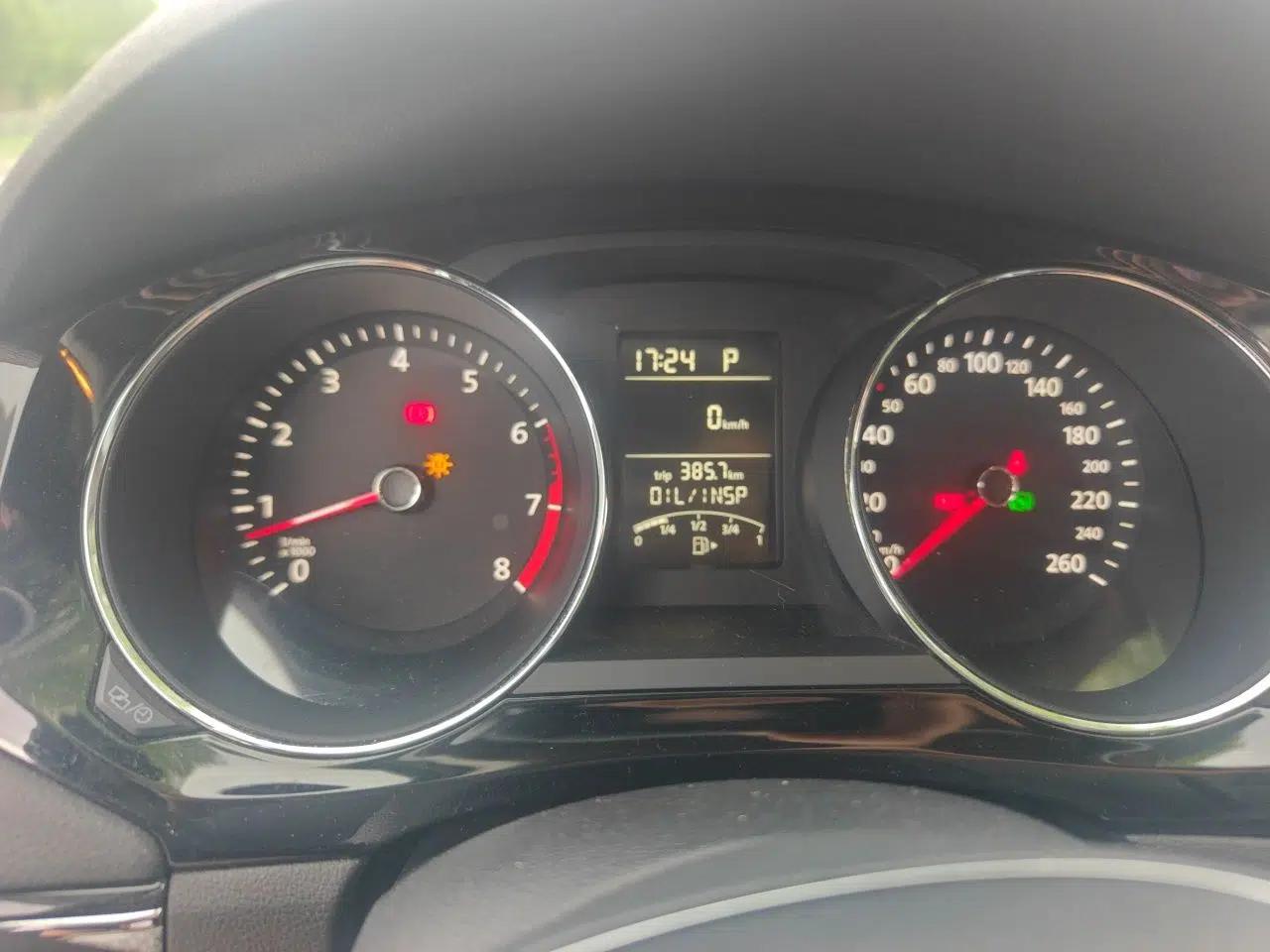 Volkswagen Sagitar 2017 1.6L Automatic Comfort Model — миниатюра 11