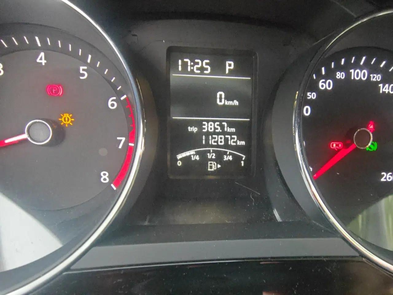 Volkswagen Sagitar 2017 1.6L Automatic Comfort Model — миниатюра 12