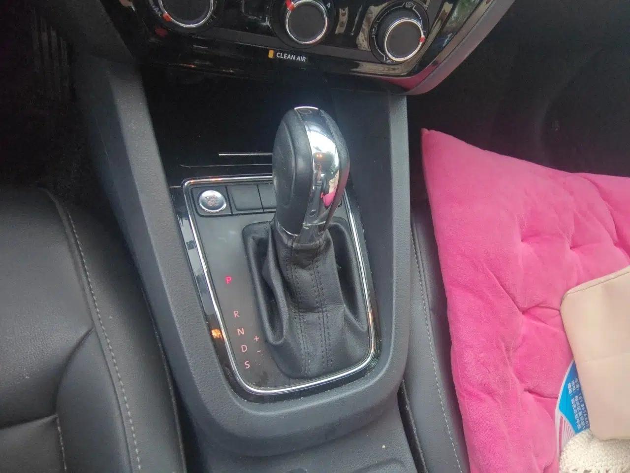 Volkswagen Sagitar 2017 1.6L Automatic Comfort Model — миниатюра 14