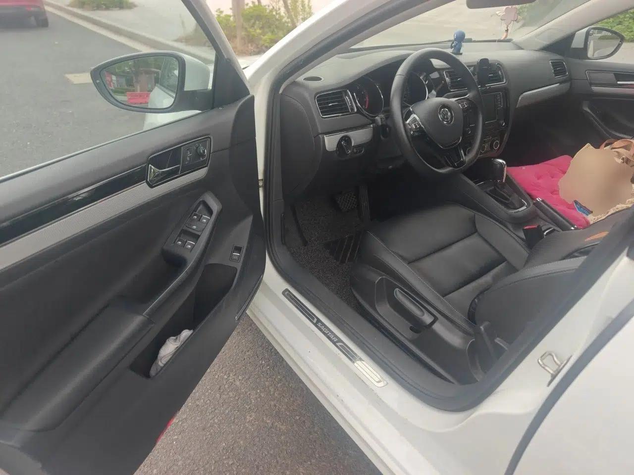 Volkswagen Sagitar 2017 1.6L Automatic Comfort Model — миниатюра 16