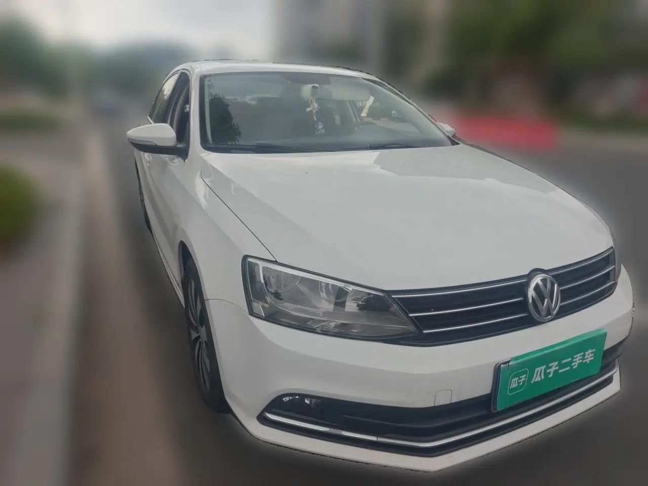 Volkswagen Sagitar 2017 1.6L Automatic Comfort Model — миниатюра 3