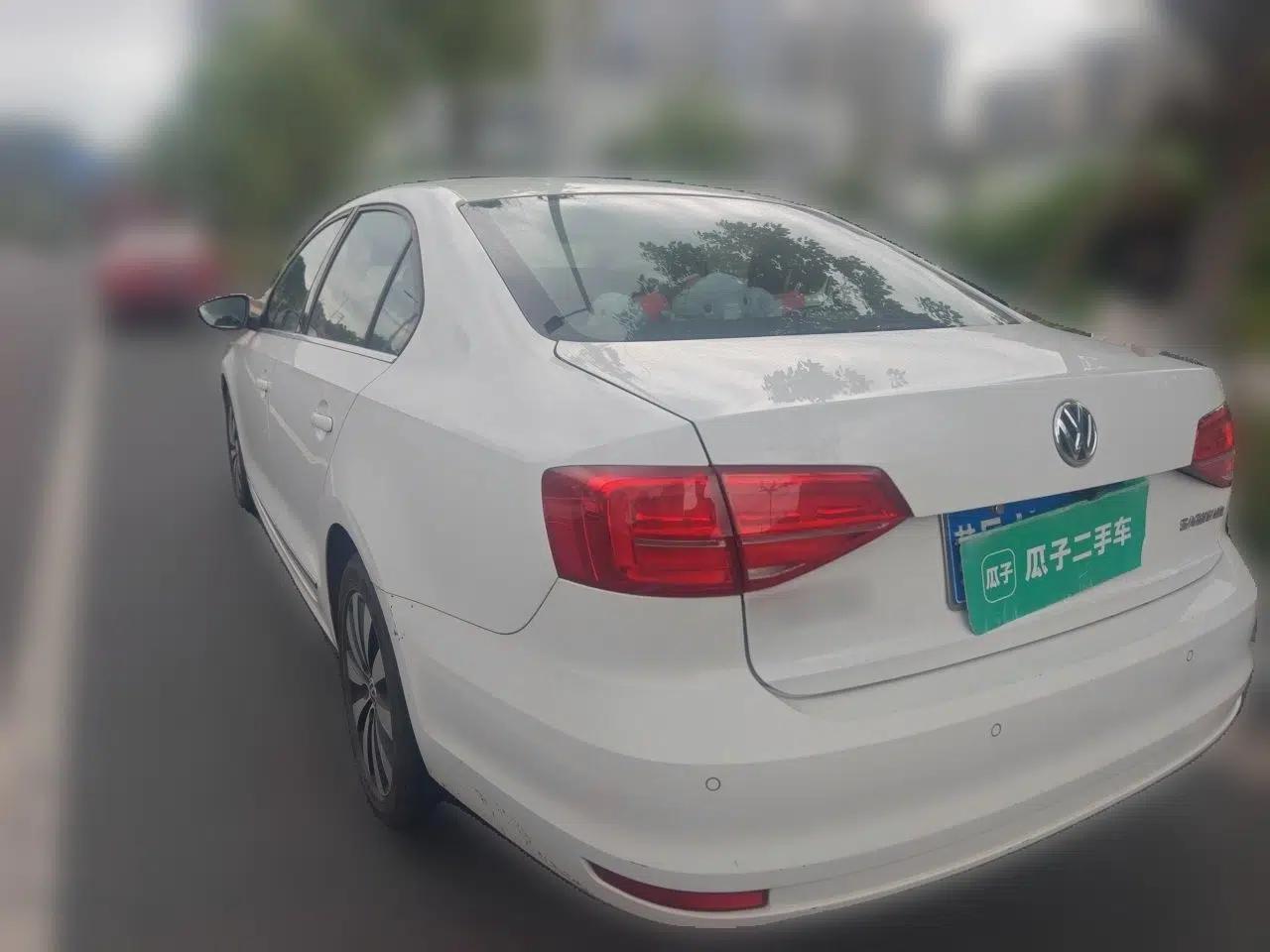 Volkswagen Sagitar 2017 1.6L Automatic Comfort Model — миниатюра 4