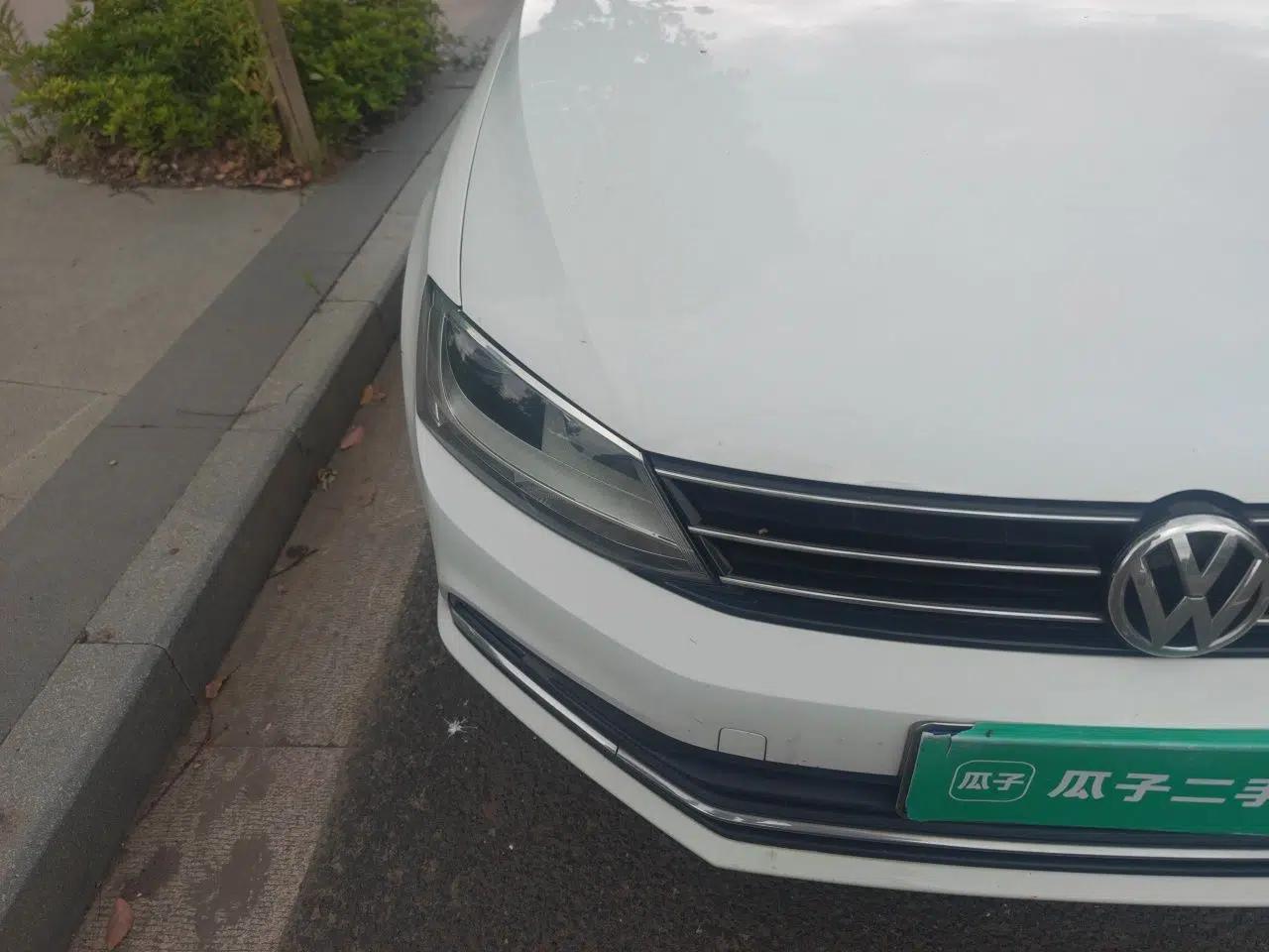 Volkswagen Sagitar 2017 1.6L Automatic Comfort Model — миниатюра 7