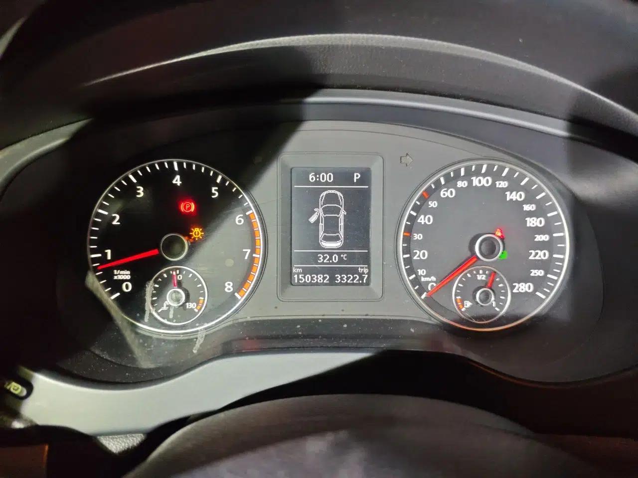 Volkswagen Sagitar 2014 Revised Version 1.4TSI Automatic Luxury Edition — миниатюра 11