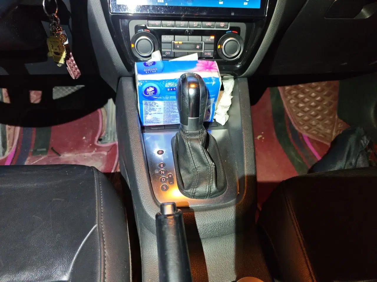 Volkswagen Sagitar 2014 Revised Version 1.4TSI Automatic Luxury Edition — миниатюра 14