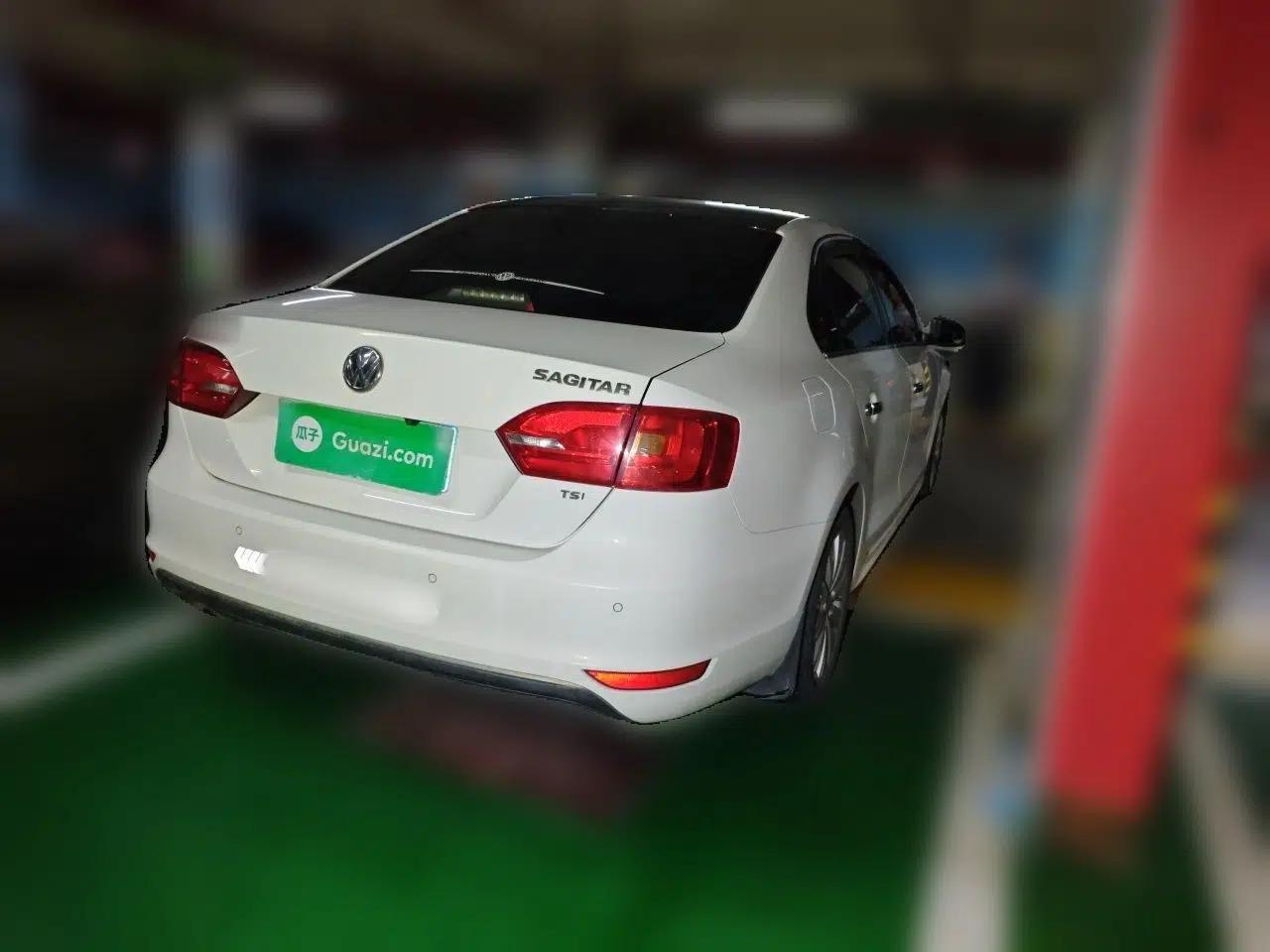 Volkswagen Sagitar 2014 Revised Version 1.4TSI Automatic Luxury Edition — миниатюра 6