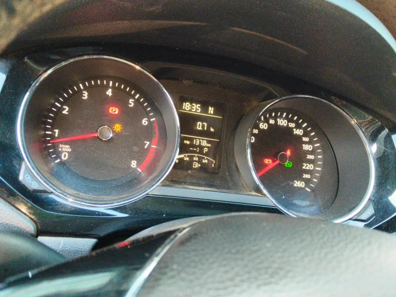 Volkswagen Sagitar 2018 1.6L Automatic Comfort Model — миниатюра 11
