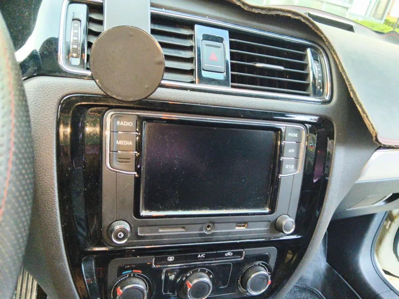 Volkswagen Sagitar 2018 1.6L Automatic Comfort Model — миниатюра 13