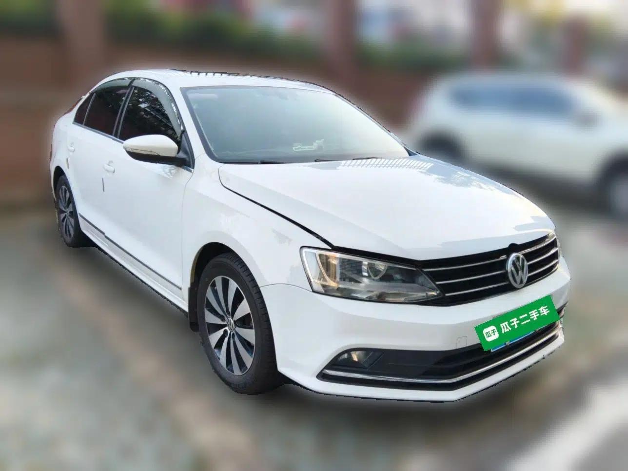 Volkswagen Sagitar 2018 1.6L Automatic Comfort Model — миниатюра 3