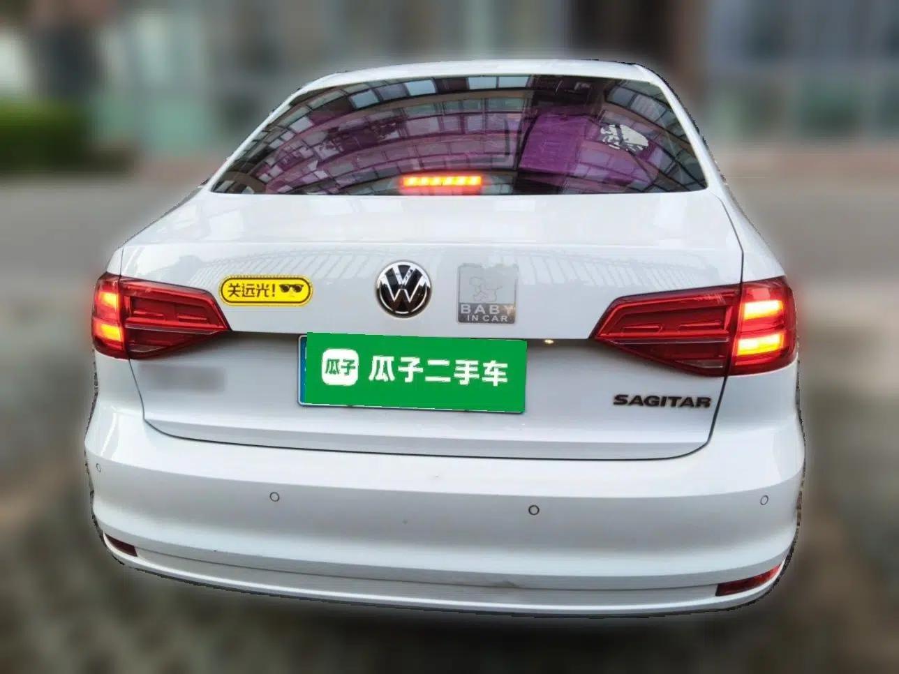 Volkswagen Sagitar 2018 1.6L Automatic Comfort Model — миниатюра 5
