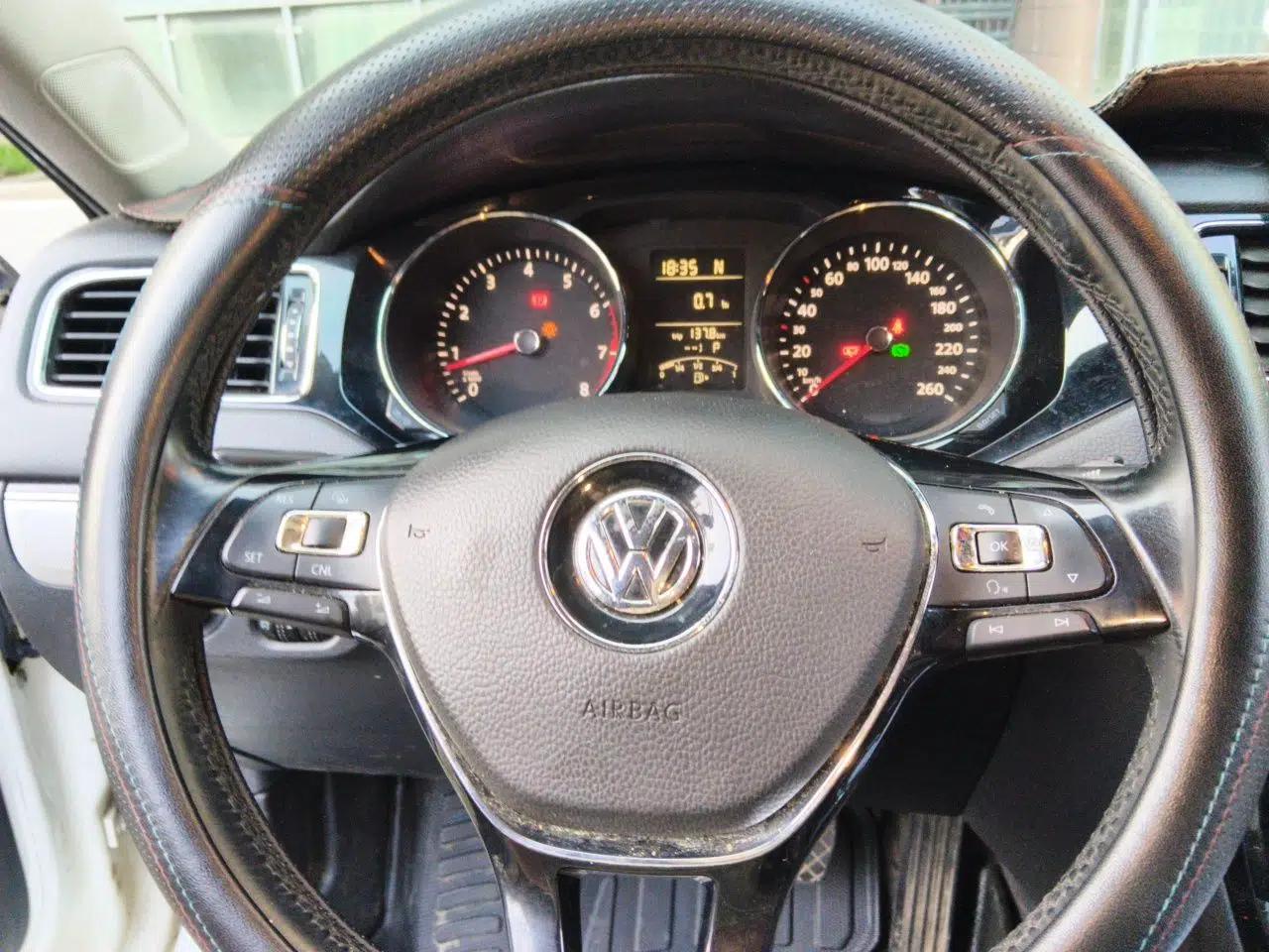 Volkswagen Sagitar 2018 1.6L Automatic Comfort Model — миниатюра 10