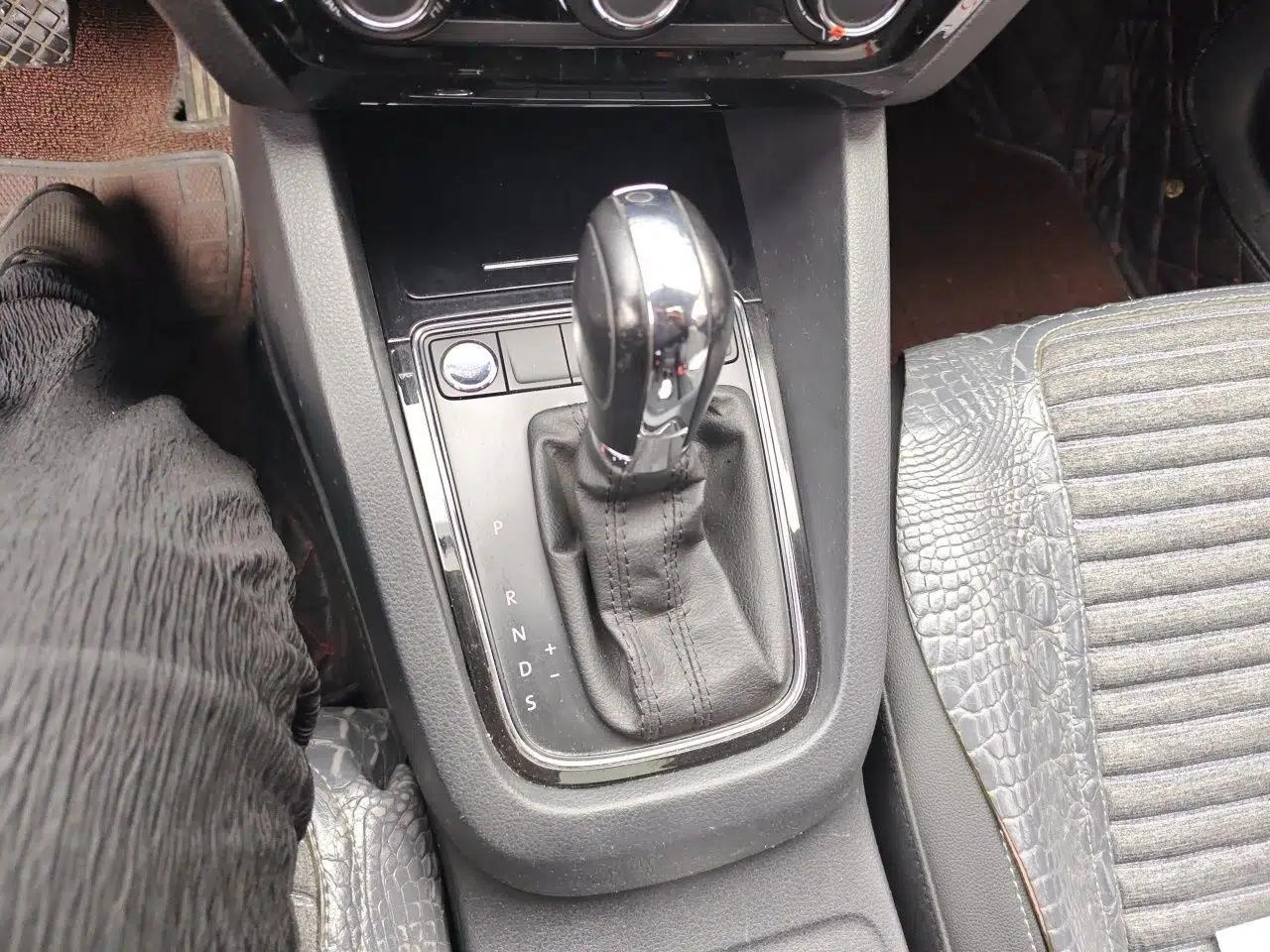 Volkswagen Sagitar 2018 1.6L Automatic Comfort Model — миниатюра 13