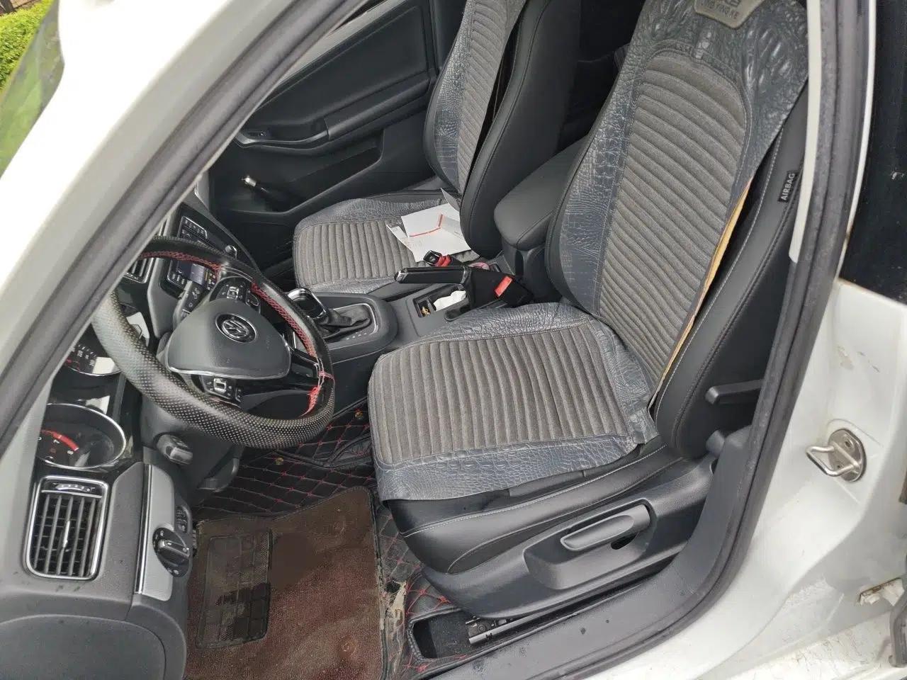Volkswagen Sagitar 2018 1.6L Automatic Comfort Model — миниатюра 14