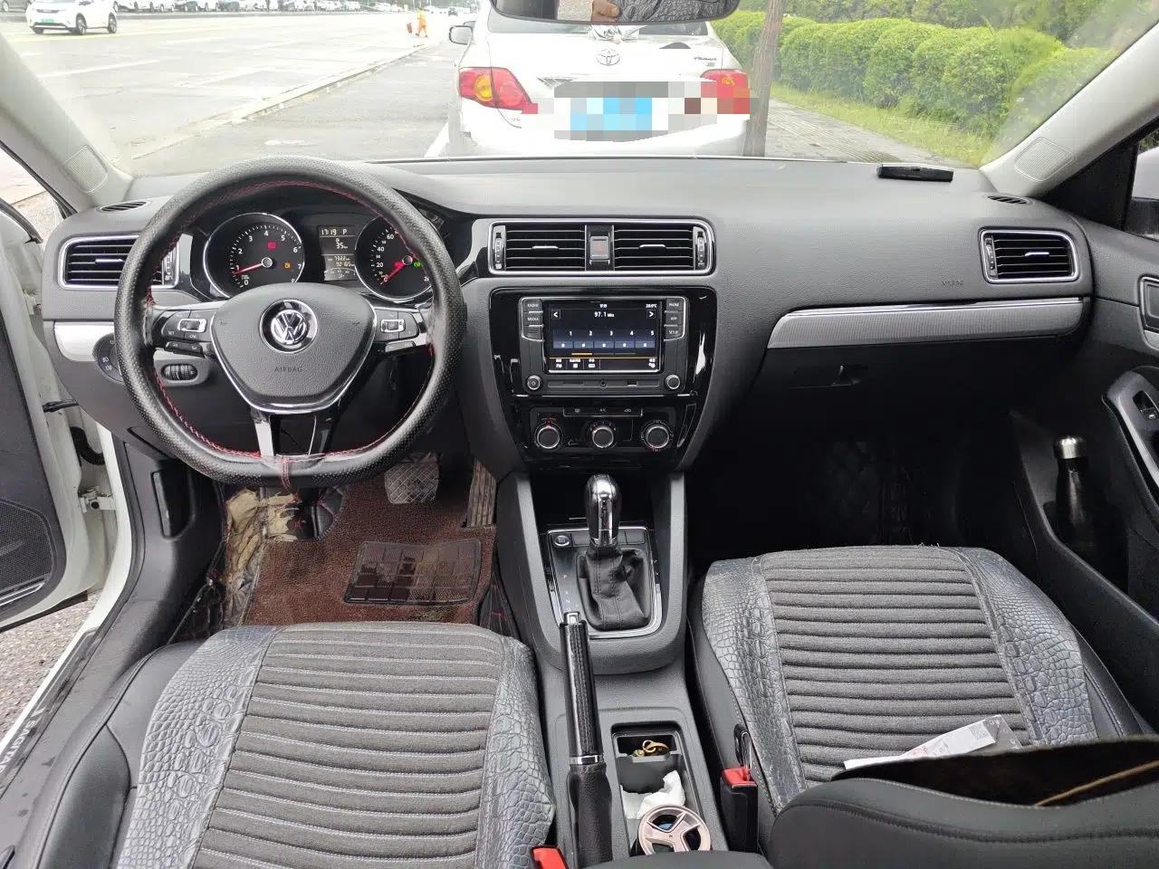 Volkswagen Sagitar 2018 1.6L Automatic Comfort Model — миниатюра 18