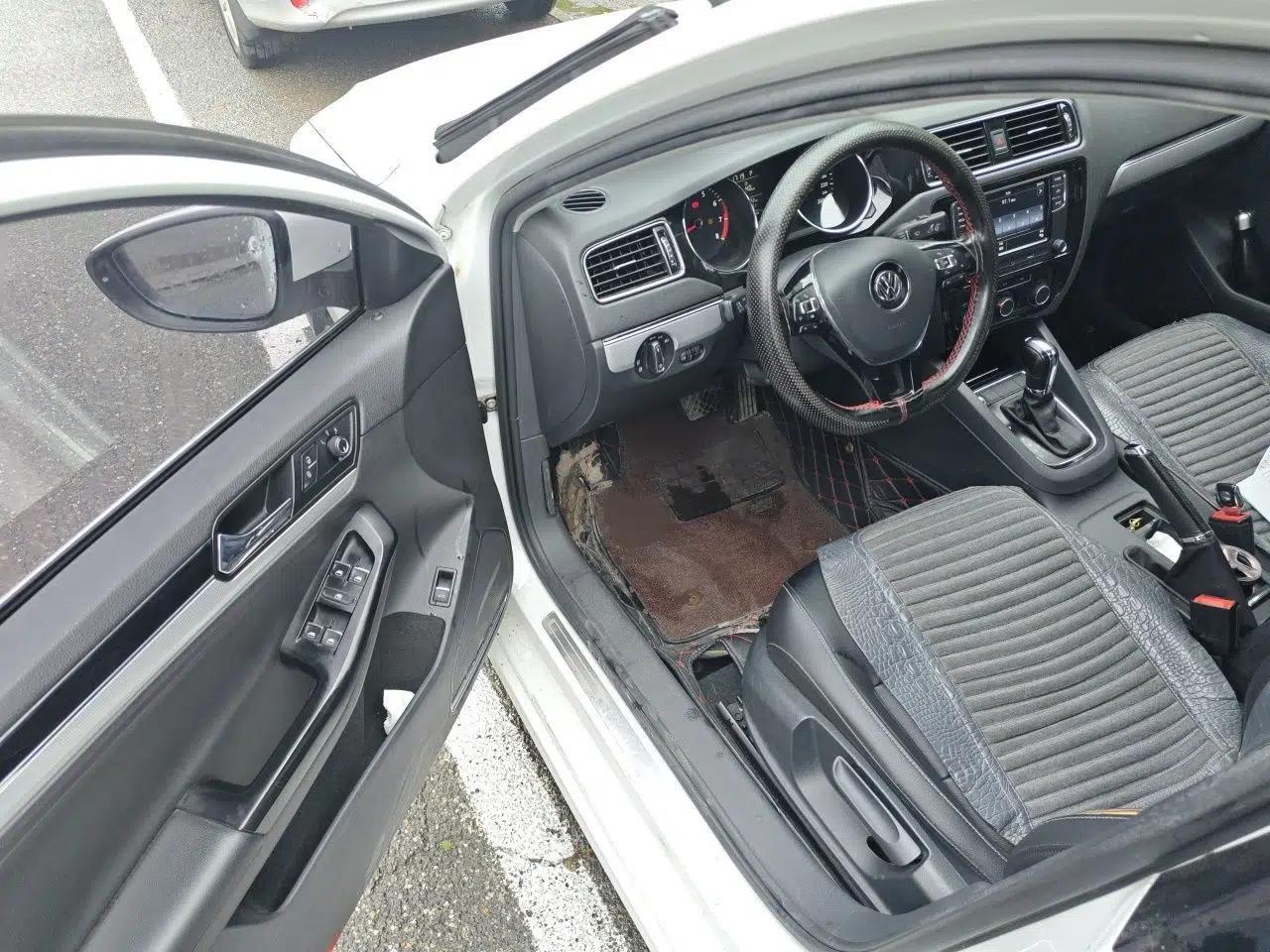 Volkswagen Sagitar 2018 1.6L Automatic Comfort Model — миниатюра 19