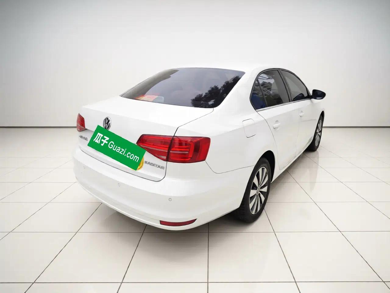 Volkswagen Sagitar 2018 1.6L Automatic Comfort Model — миниатюра 6