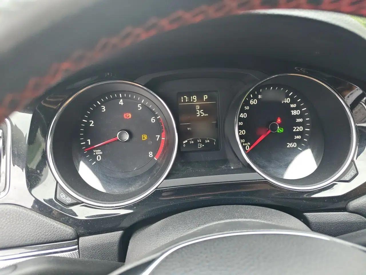 Volkswagen Sagitar 2018 1.6L Automatic Comfort Model — миниатюра 10
