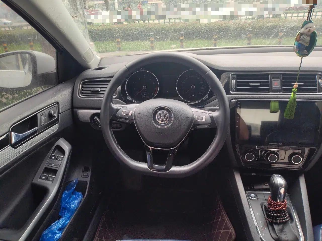 Volkswagen Sagitar 2017 230TSI Automatic Comfort Version — миниатюра 9