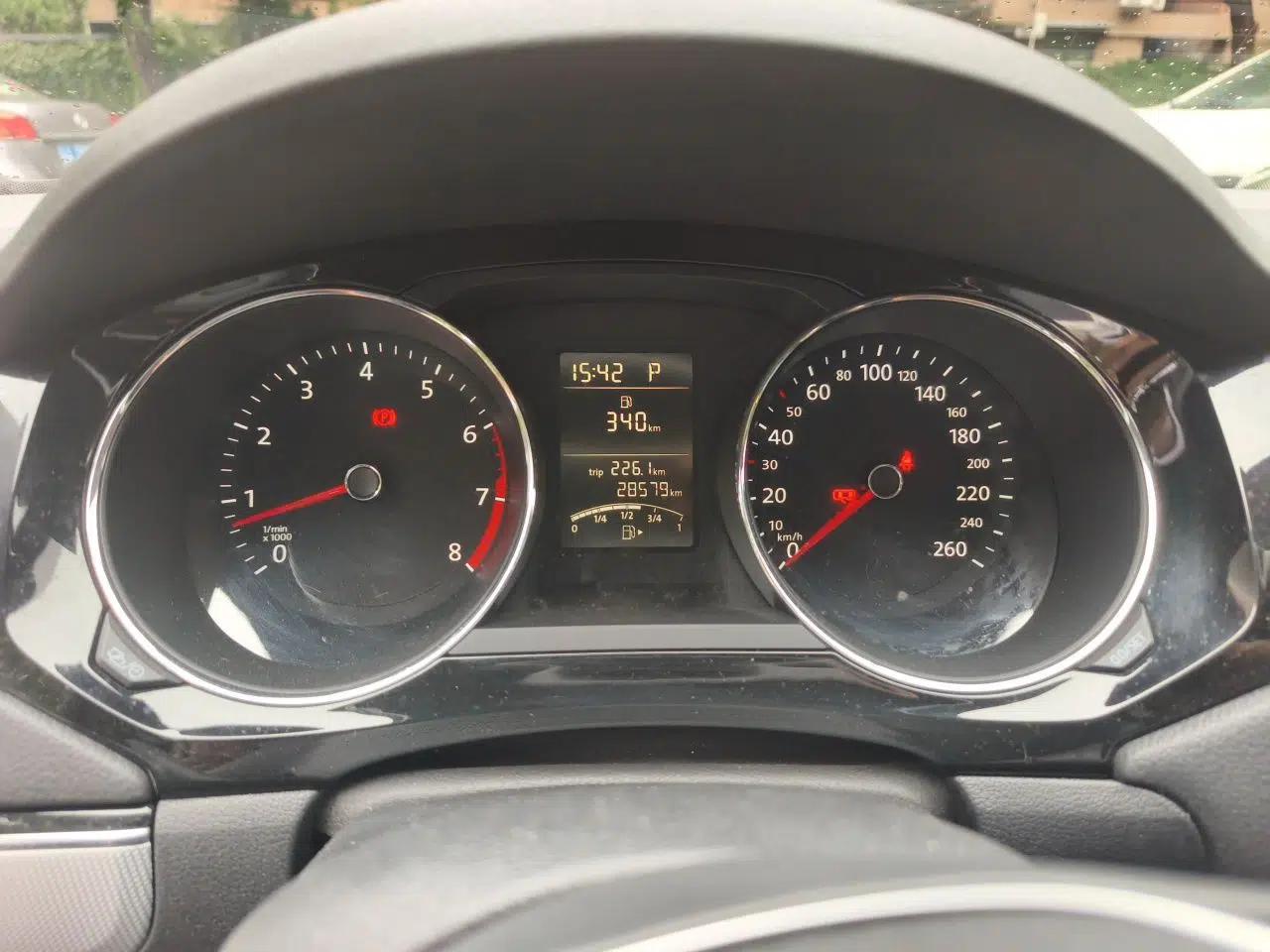 Volkswagen Sagitar 2018 1.6L Automatic Comfort Model — миниатюра 11