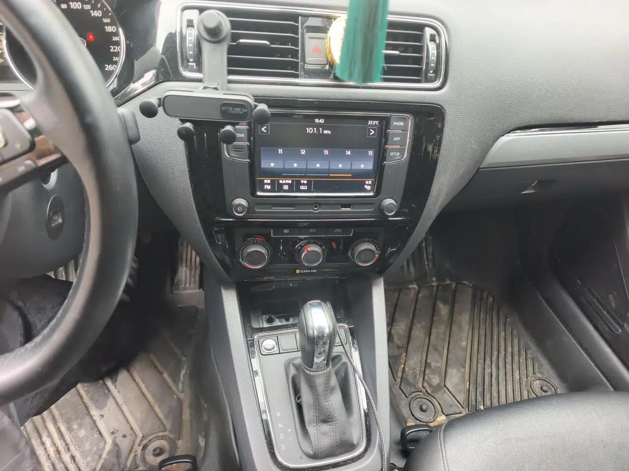 Volkswagen Sagitar 2018 1.6L Automatic Comfort Model — миниатюра 13