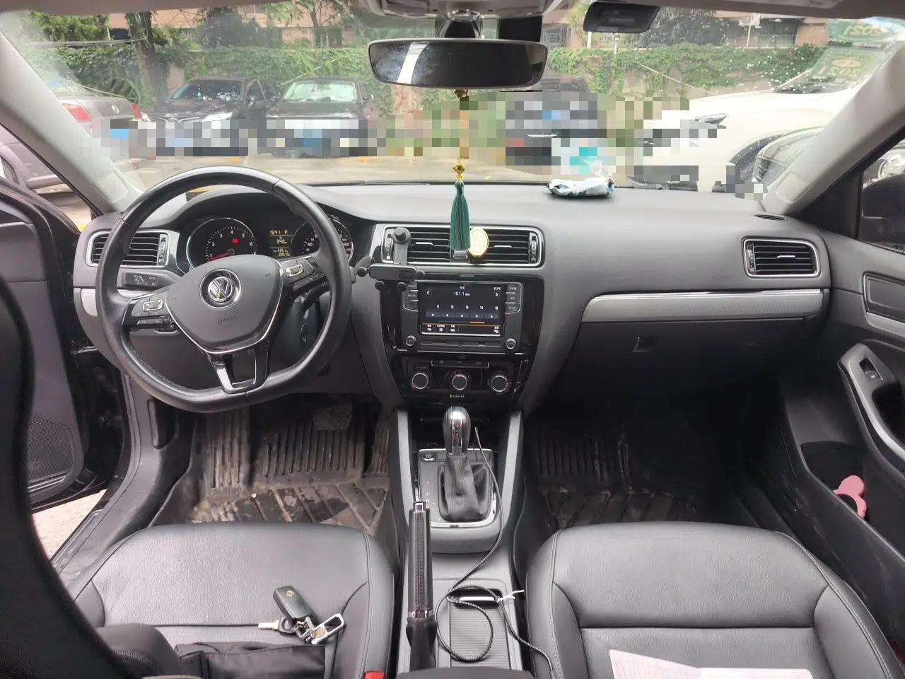 Volkswagen Sagitar 2018 1.6L Automatic Comfort Model — миниатюра 9