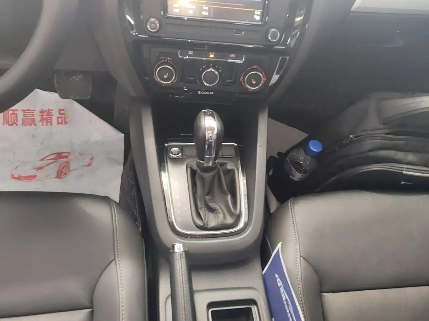 Volkswagen Sagitar 2018 1.6L Automatic Comfort Model — миниатюра 16