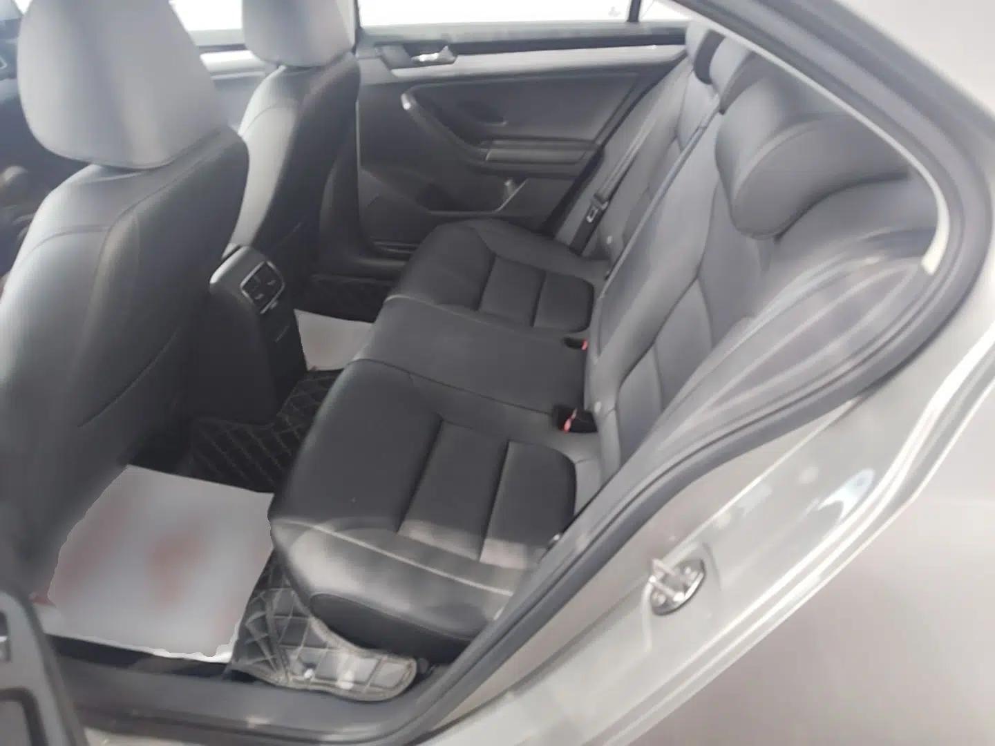 Volkswagen Sagitar 2018 1.6L Automatic Comfort Model — миниатюра 20
