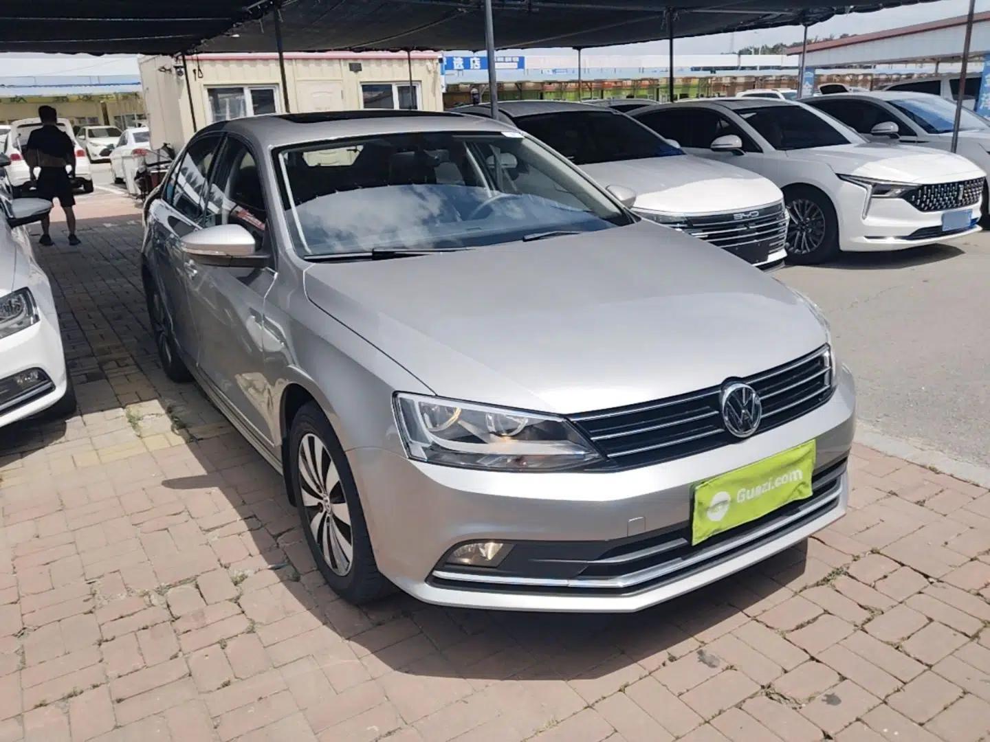 Volkswagen Sagitar 2018 1.6L Automatic Comfort Model — миниатюра 3
