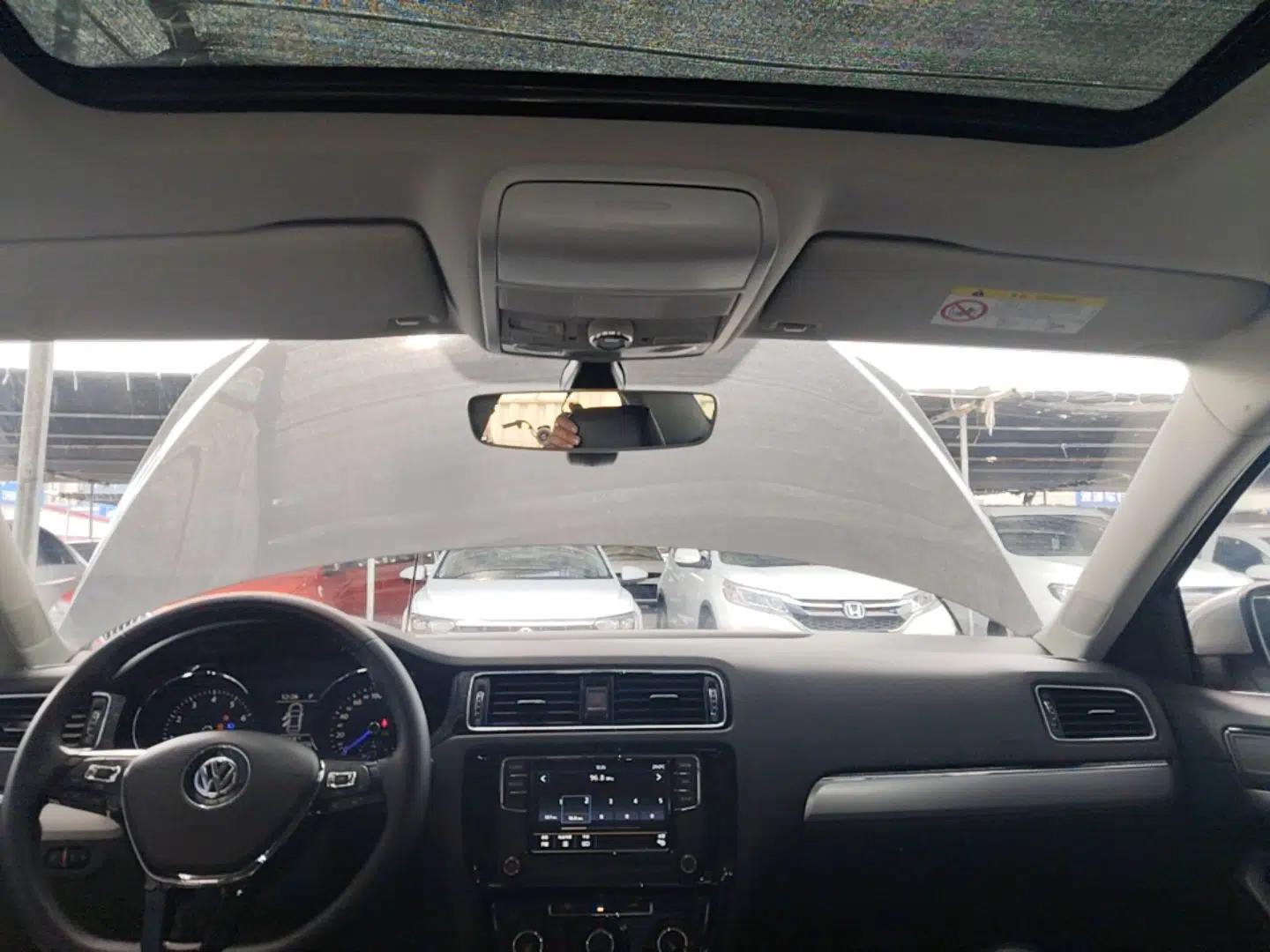Volkswagen Sagitar 2018 1.6L Automatic Comfort Model — миниатюра 21