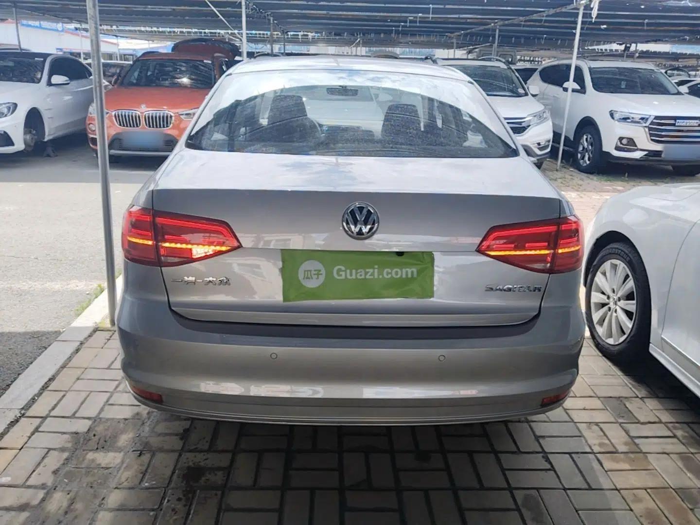 Volkswagen Sagitar 2018 1.6L Automatic Comfort Model — миниатюра 5