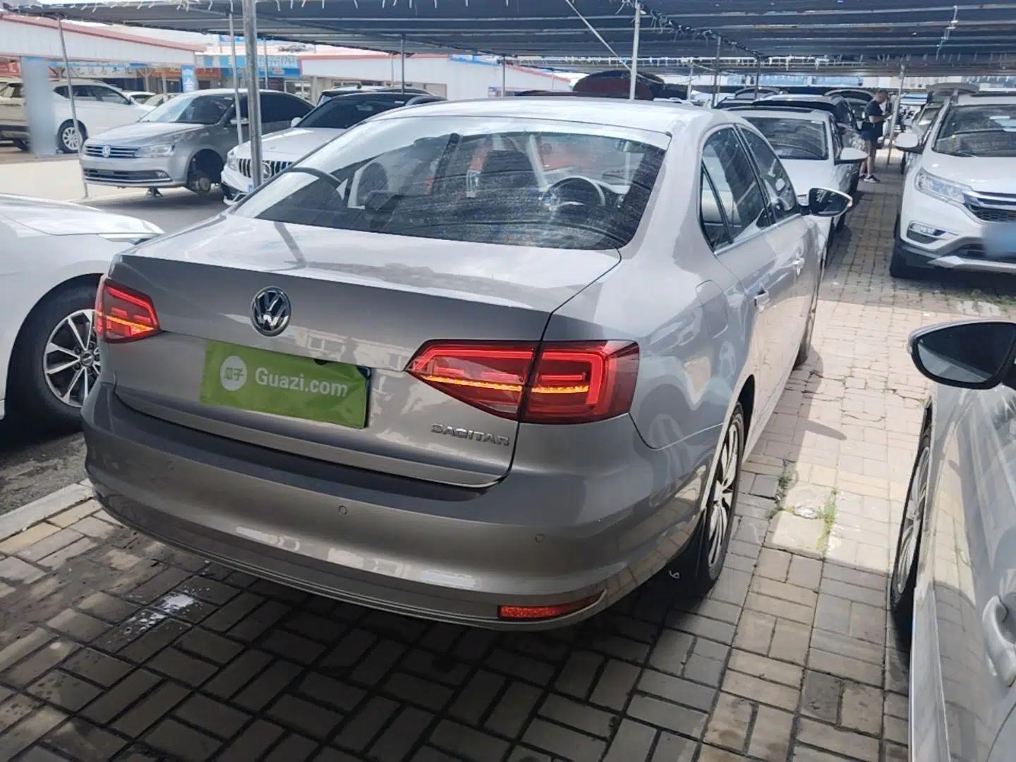 Volkswagen Sagitar 2018 1.6L Automatic Comfort Model — миниатюра 6