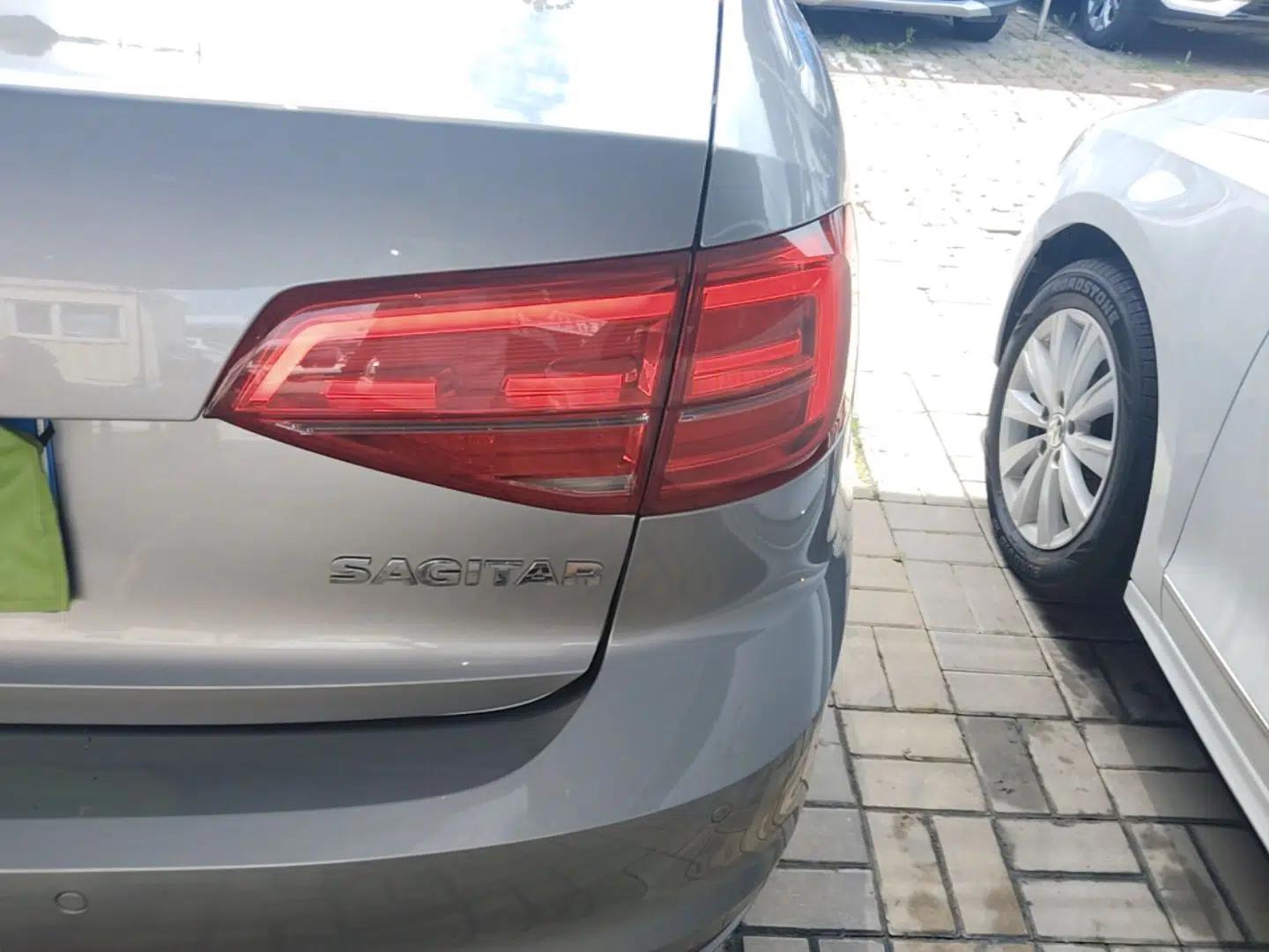 Volkswagen Sagitar 2018 1.6L Automatic Comfort Model — миниатюра 9